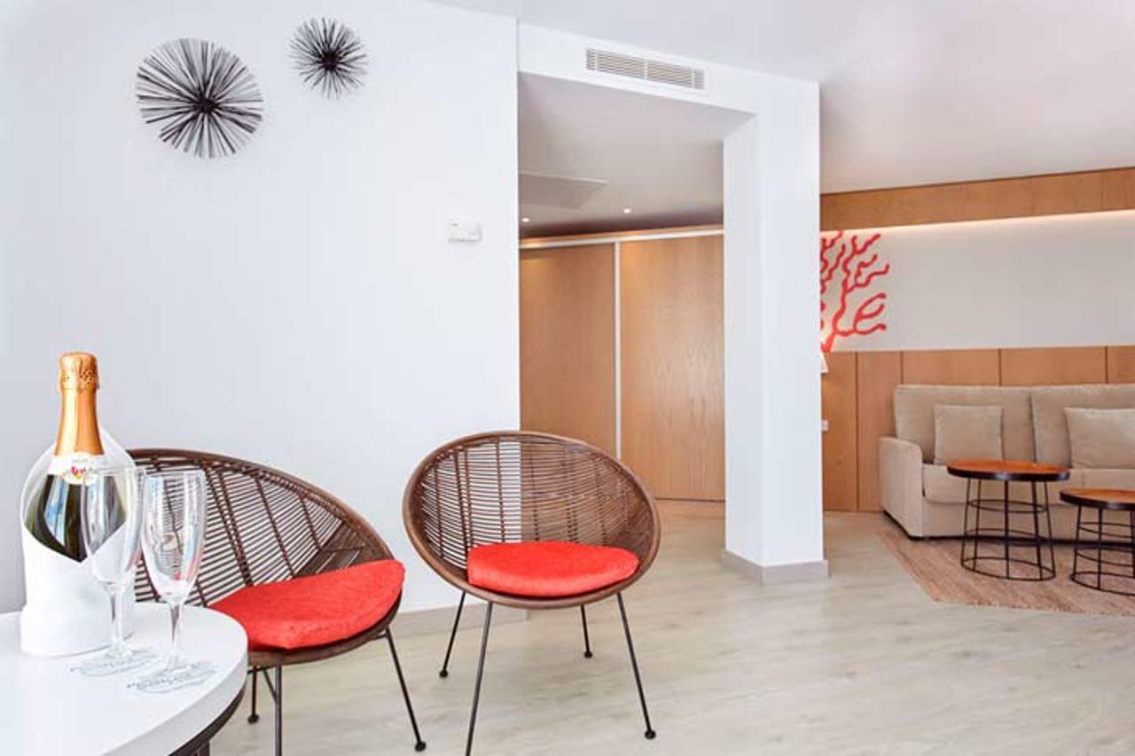 Universal Hotel Perla S'Illot  Exterior photo