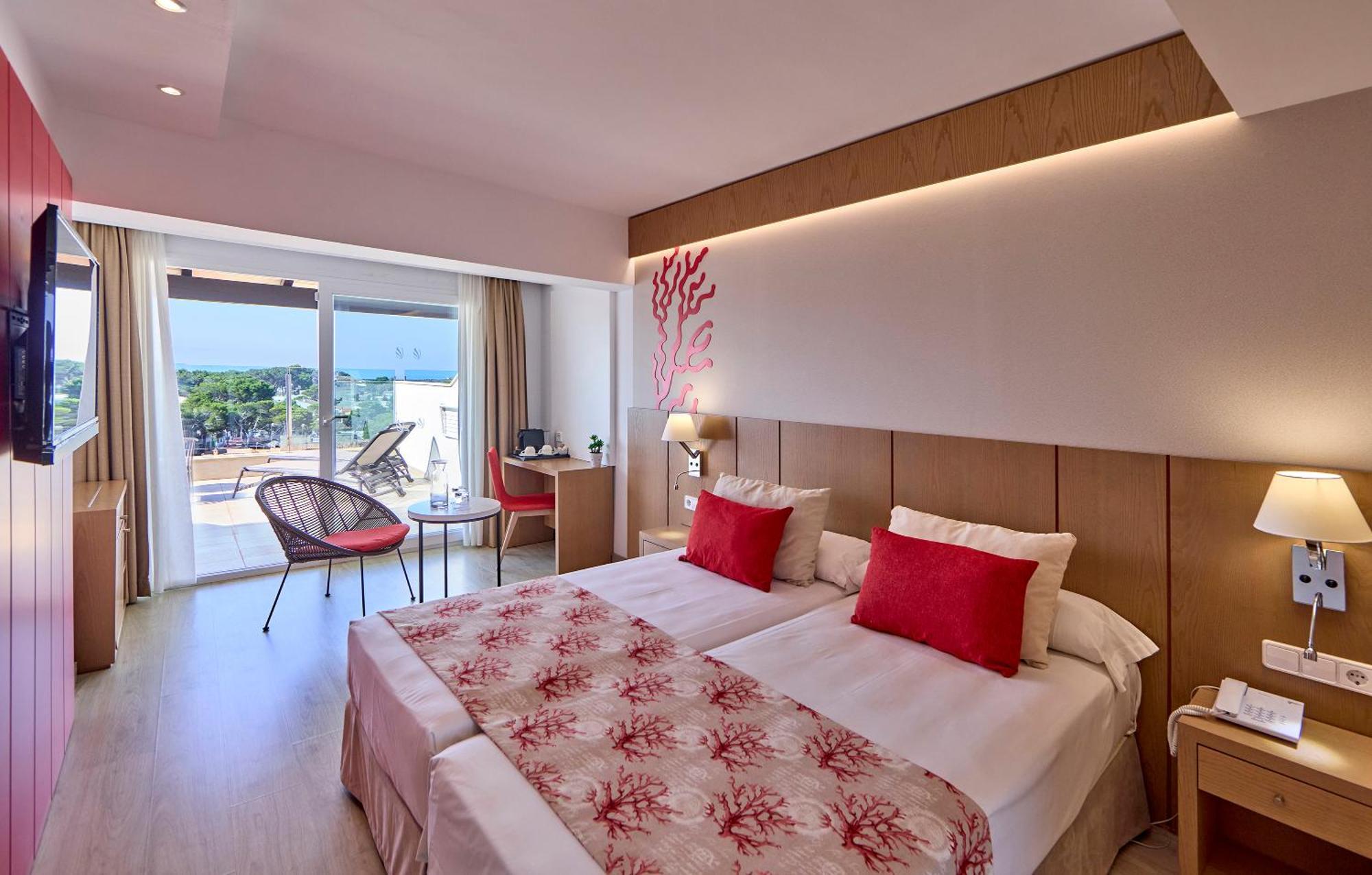 Universal Hotel Perla S'Illot  Exterior photo