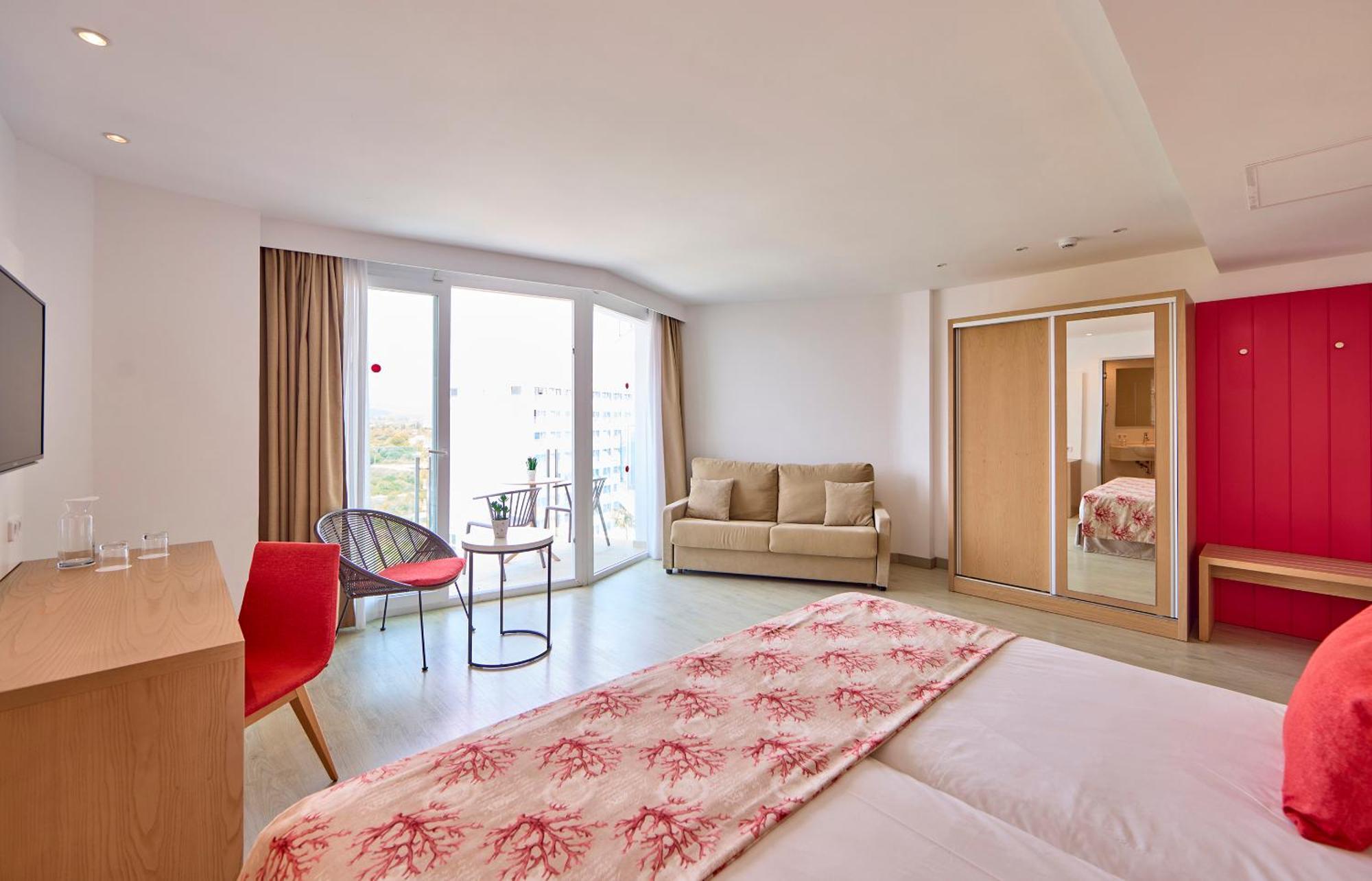 Universal Hotel Perla S'Illot  Exterior photo