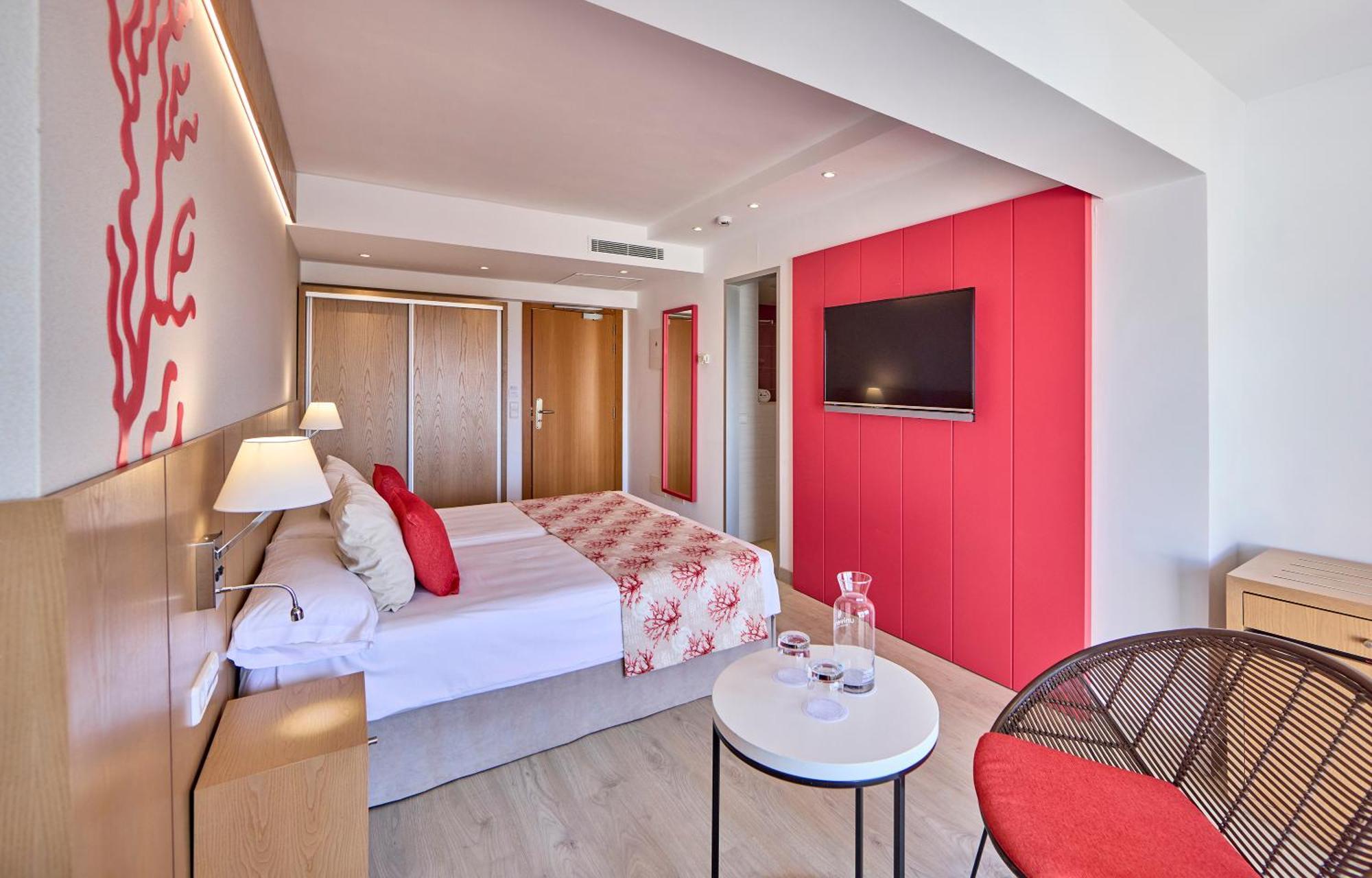 Universal Hotel Perla S'Illot  Exterior photo