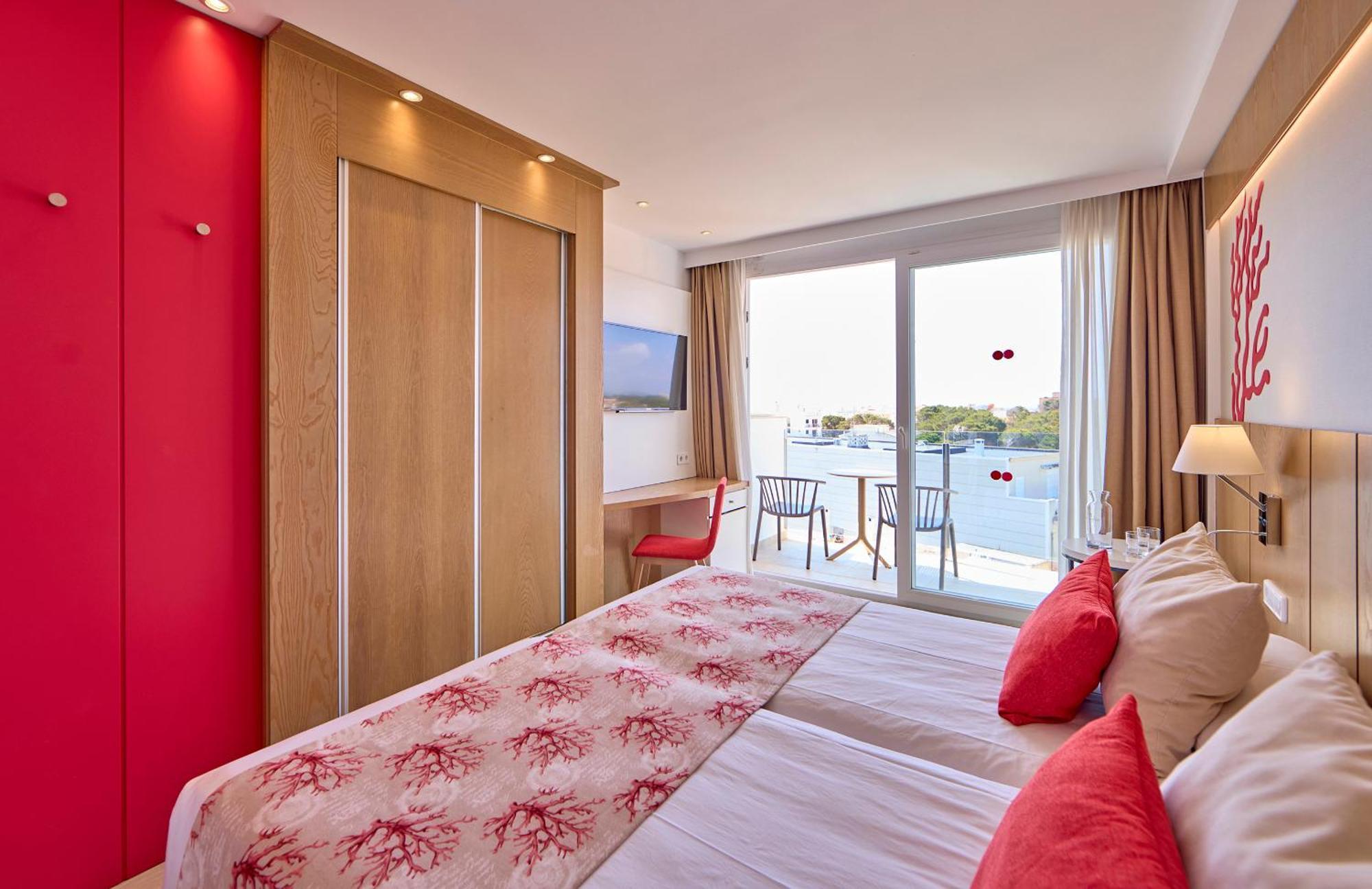 Universal Hotel Perla S'Illot  Exterior photo