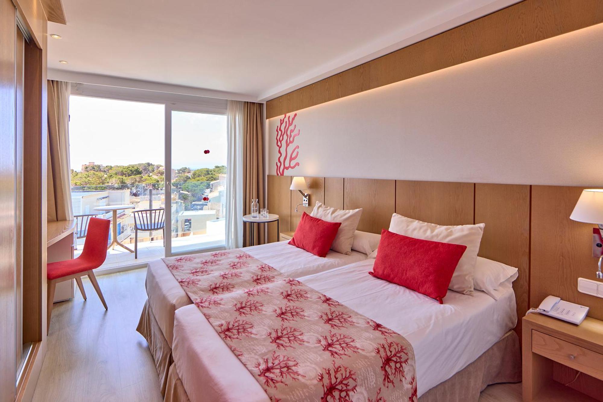 Universal Hotel Perla S'Illot  Exterior photo