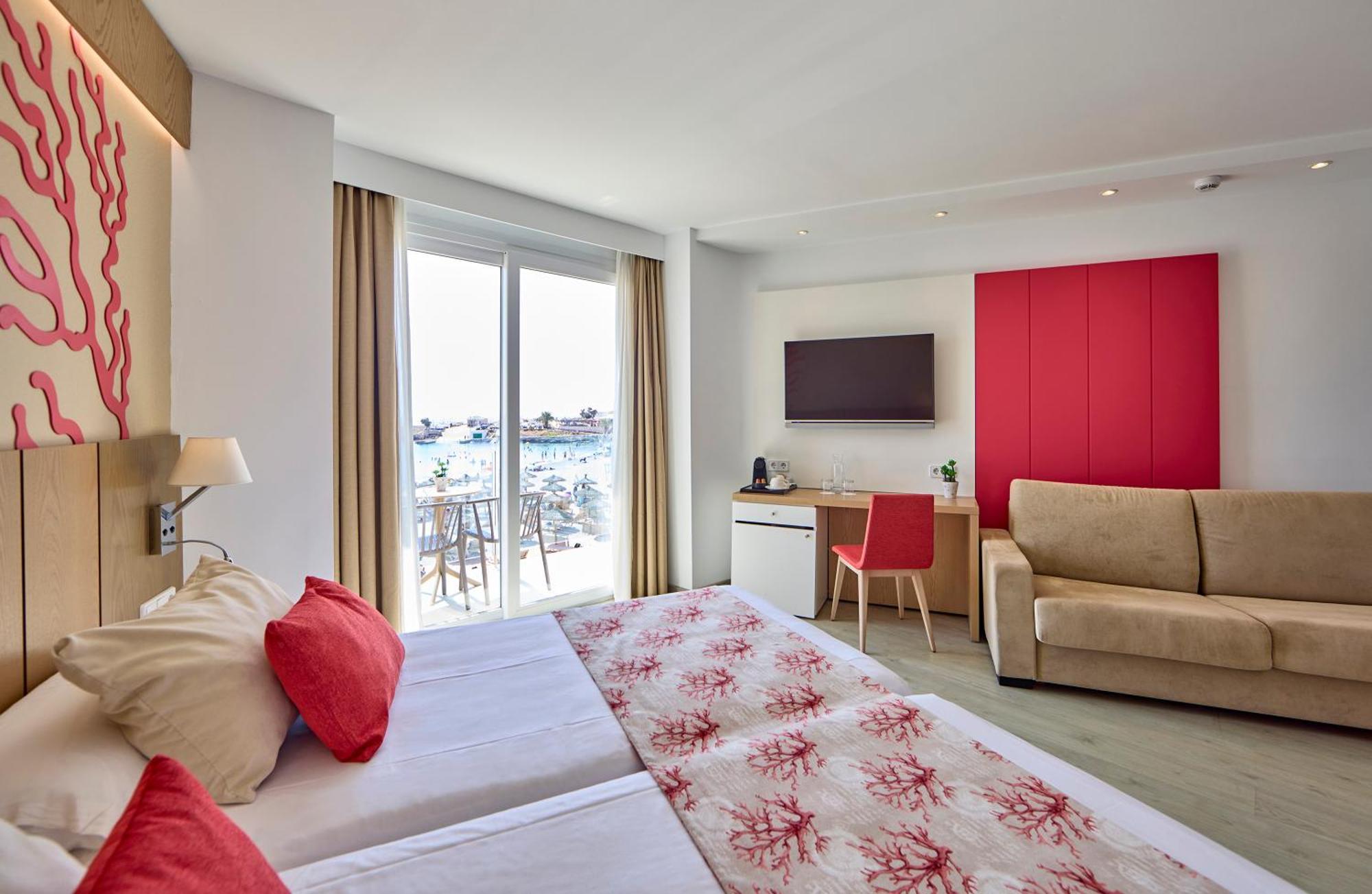 Universal Hotel Perla S'Illot  Exterior photo